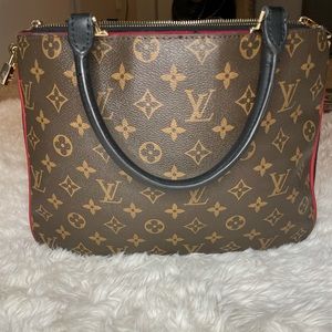 Louis Vuitton Purse